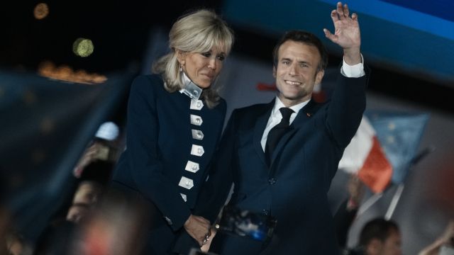 Macron vyhrál. Pískot na voliče Le Penové rázně utnul